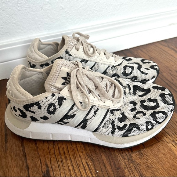 Women’s Adidas Swift Run Cream and Black Leopard Print Sneakers Size 8.5 - Picture 2 of 16